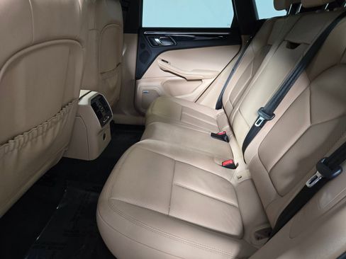 Used 2022 Porsche Macan S image 5
