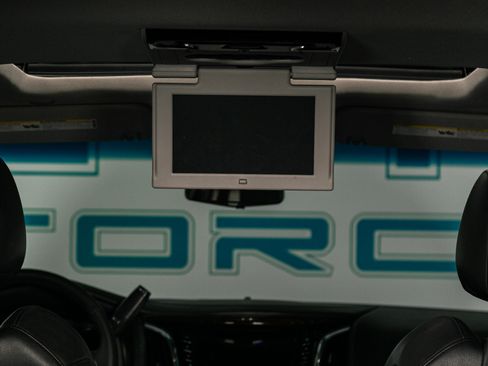 Used 2018 Cadillac Escalade Premium Luxury image 31