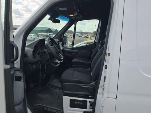 Used 2023 Mercedes-Benz Sprinter 2500 image 6