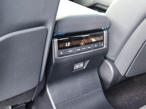 Used 2025 Lexus GX 550 w/ Accessory Package (2T) AWD/4WD image 31