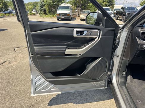 Used 2021 Ford Explorer XLT w/ Equipment Group 202A AWD/4WD image 40