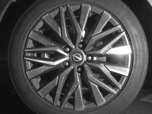 Used 2025 Nissan Altima 2.5 SV FWD image 12