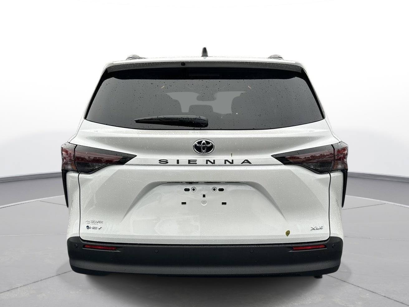Used 2026 Toyota Sienna XLE FWD image 7