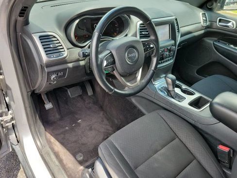 Used 2018 Jeep Grand Cherokee Laredo RWD image 9