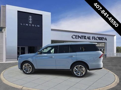 New 2026 Lincoln Navigator Reserve image 5