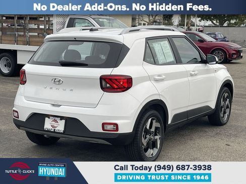 Certified 2025 Hyundai Venue SEL image 6