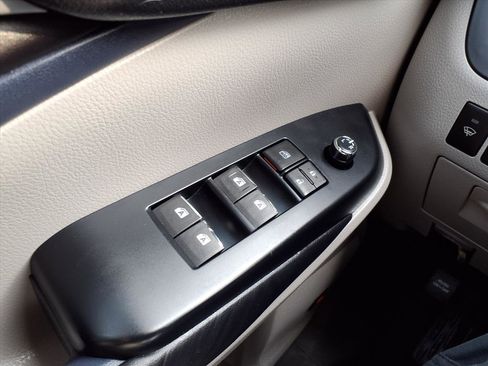 Used 2016 Toyota Highlander Limited image 10