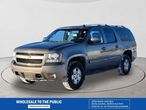 Used 2012 Chevrolet Suburban LT image 1