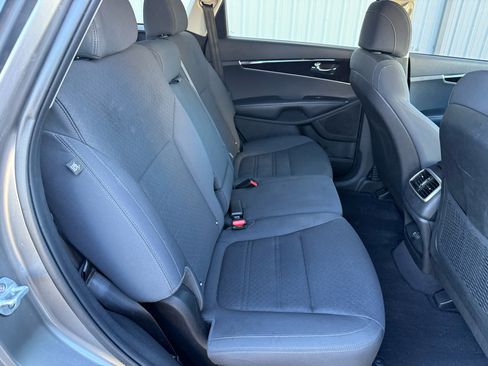 Used 2017 Kia Sorento L image 30