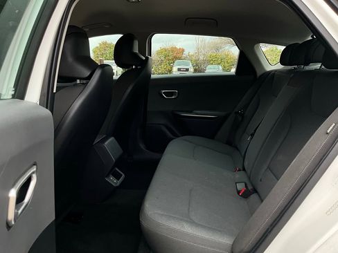 Used 2025 Kia K4 LXS image 11