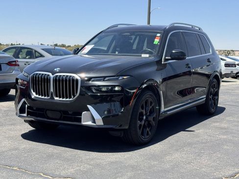 Used 2025 BMW X7 xDrive40i w/ Premium Package AWD/4WD image 3