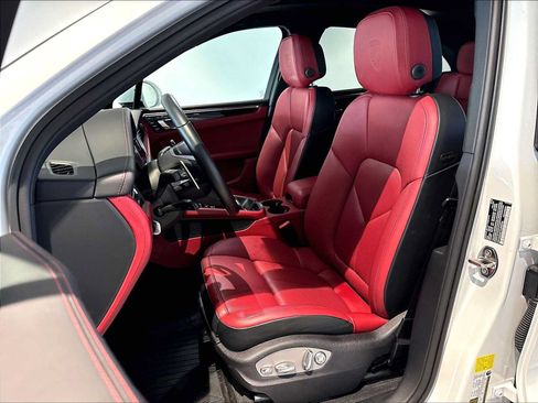 Used 2026 Porsche Macan Turbo AWD/4WD image 8