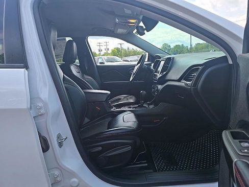 Used 2019 Jeep Cherokee Trailhawk w/ Cold Weather Group image 34