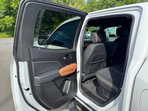 Used 2024 GMC Canyon AT4 w/ AT4 Premium Package AWD/4WD image 14