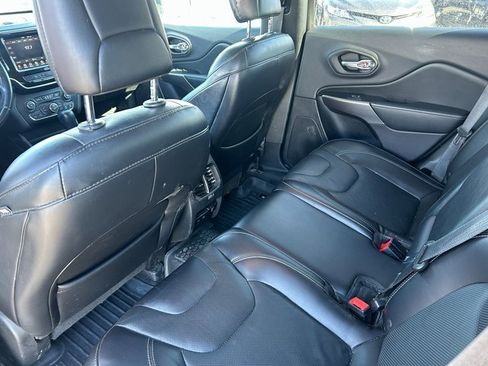 Used 2019 Jeep Cherokee Limited image 30