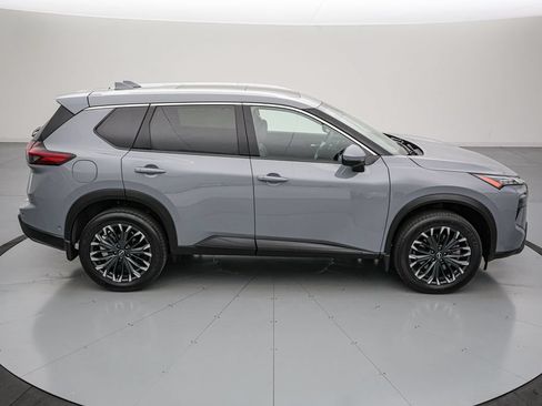 Used 2025 Nissan Rogue SL w/ Tech Package AWD/4WD image 3