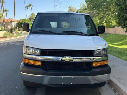 Used 2018 Chevrolet Express 3500 LT w/ LT Preferred Equipment Group RWD image 3