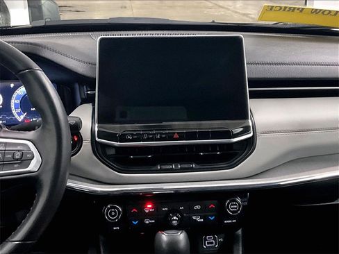 Used 2022 Jeep Compass Limited w/ Elite Group image 18