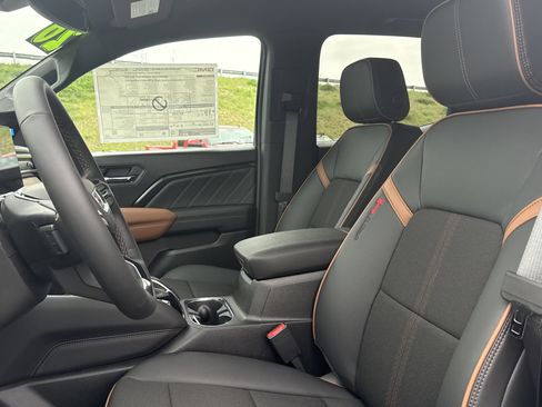 New 2026 GMC Canyon AT4 w/ Nightfall Essentials Package AWD/4WD image 12