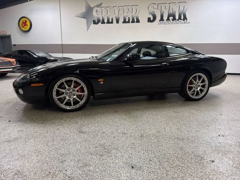 Used 2005 Jaguar XK8 Coupe RWD image 2