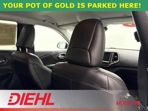 Used 2019 Jeep Cherokee Trailhawk image 14