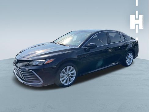 Used 2023 Toyota Camry LE FWD image 3