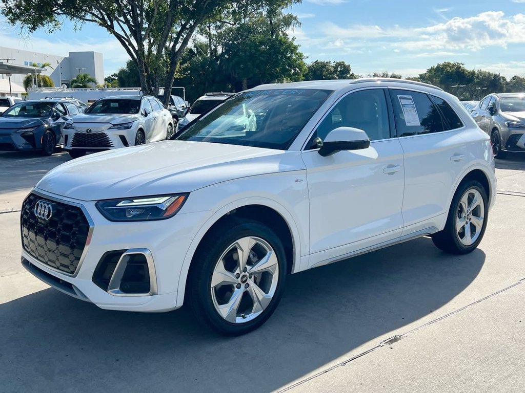 Used 2022 Audi Q5 2.0T Premium Plus w/ Premium Plus Package AWD/4WD image 3