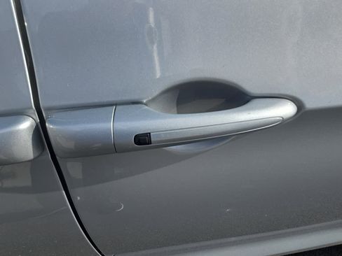 Used 2024 Chrysler Pacifica Touring-L image 21