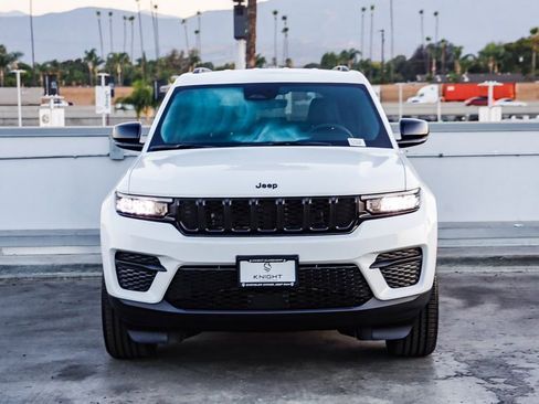 New 2025 Jeep Grand Cherokee Altitude image 3