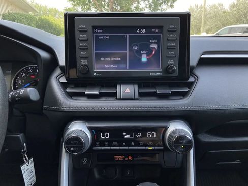 Used 2022 Toyota RAV4 LE AWD/4WD image 17