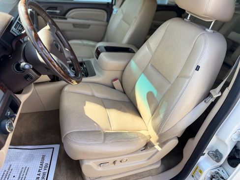 Used 2013 GMC Yukon Denali AWD/4WD image 9