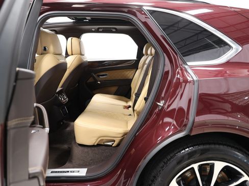 Used 2018 Bentley Bentayga AWD/4WD image 51