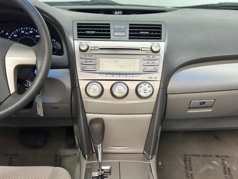 Used 2010 Toyota Camry SE FWD image 15