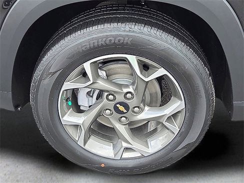 New 2026 Chevrolet Trax LT w/ Driver Confidence Package image 9