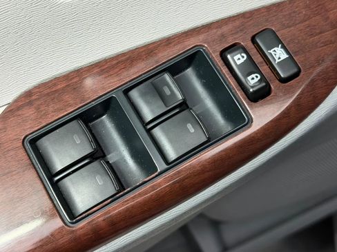 Used 2014 Toyota Sienna XLE FWD image 23