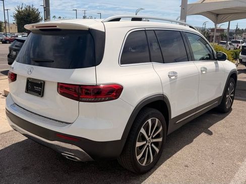 Used 2023 Mercedes-Benz GLB 250 image 3