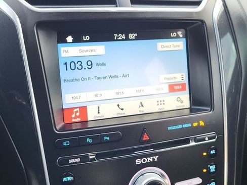 Used 2018 Ford Explorer Platinum AWD/4WD image 16