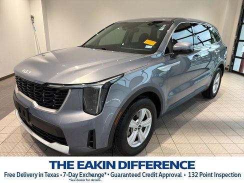 Used 2024 Kia Sorento LX image 1