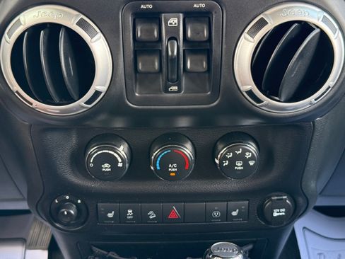 Used 2015 Jeep Wrangler Unlimited Sahara w/ Trailer Tow Group AWD/4WD image 14