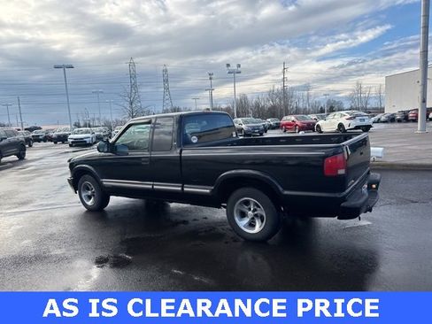 Used 2001 Chevrolet S10 Pickup LS w/ Preferred Equipment Group image 17