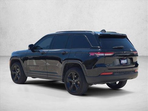 Used 2025 Jeep Grand Cherokee Limited w/ Black Appearance Package AWD/4WD image 7