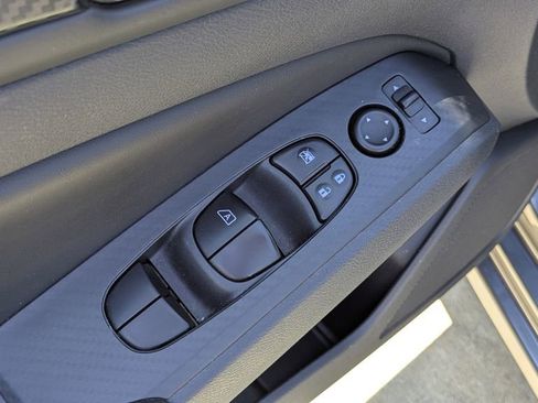Used 2025 Nissan Altima 2.5 SV FWD image 9