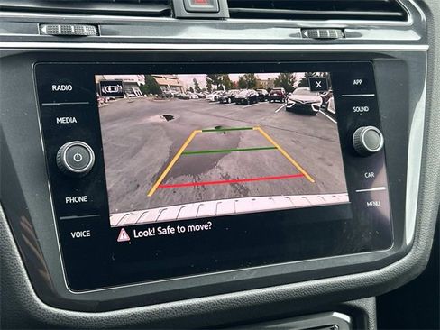 Used 2021 Volkswagen Tiguan SE image 24