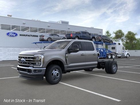 New 2026 Ford F350 4x4 Crew Cab DRW Super Duty image 1