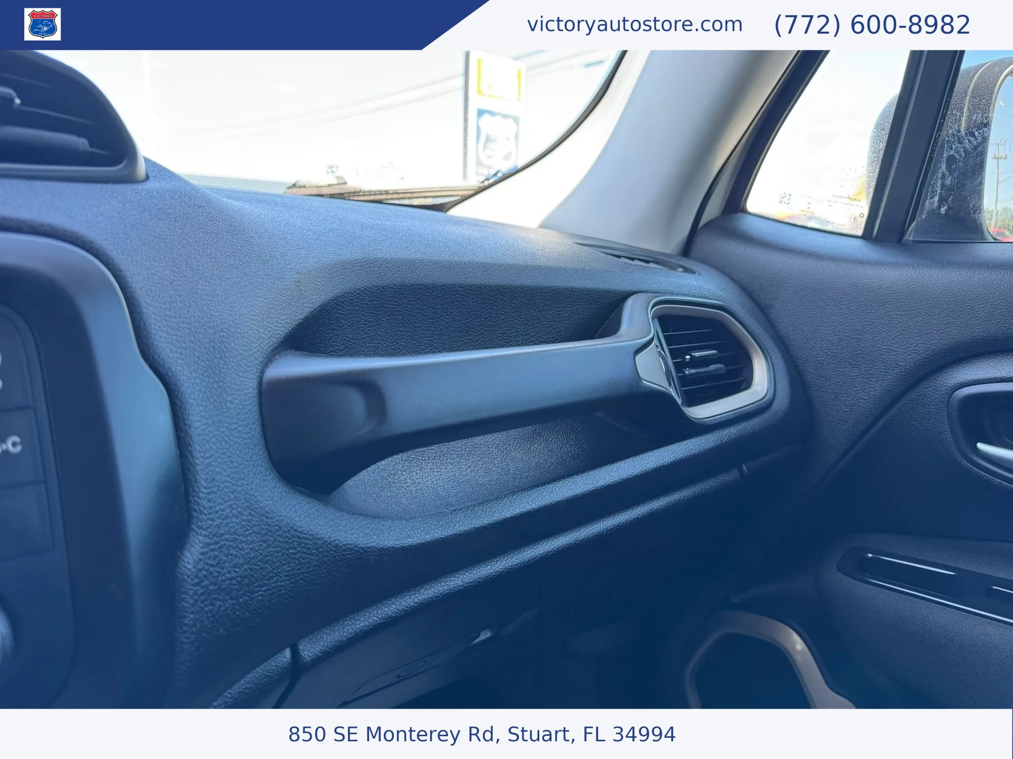 Used 2017 Jeep Renegade Sport w/ Power & Air Group FWD image 29