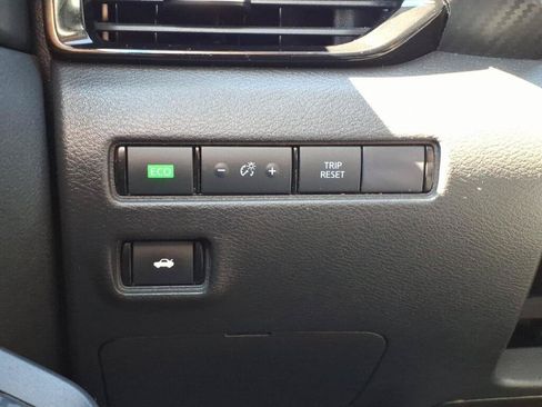 Used 2024 Nissan Sentra SV FWD image 11