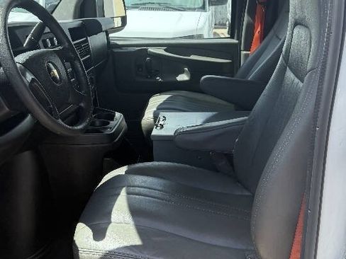 Used 2015 Chevrolet Express 2500 RWD image 15