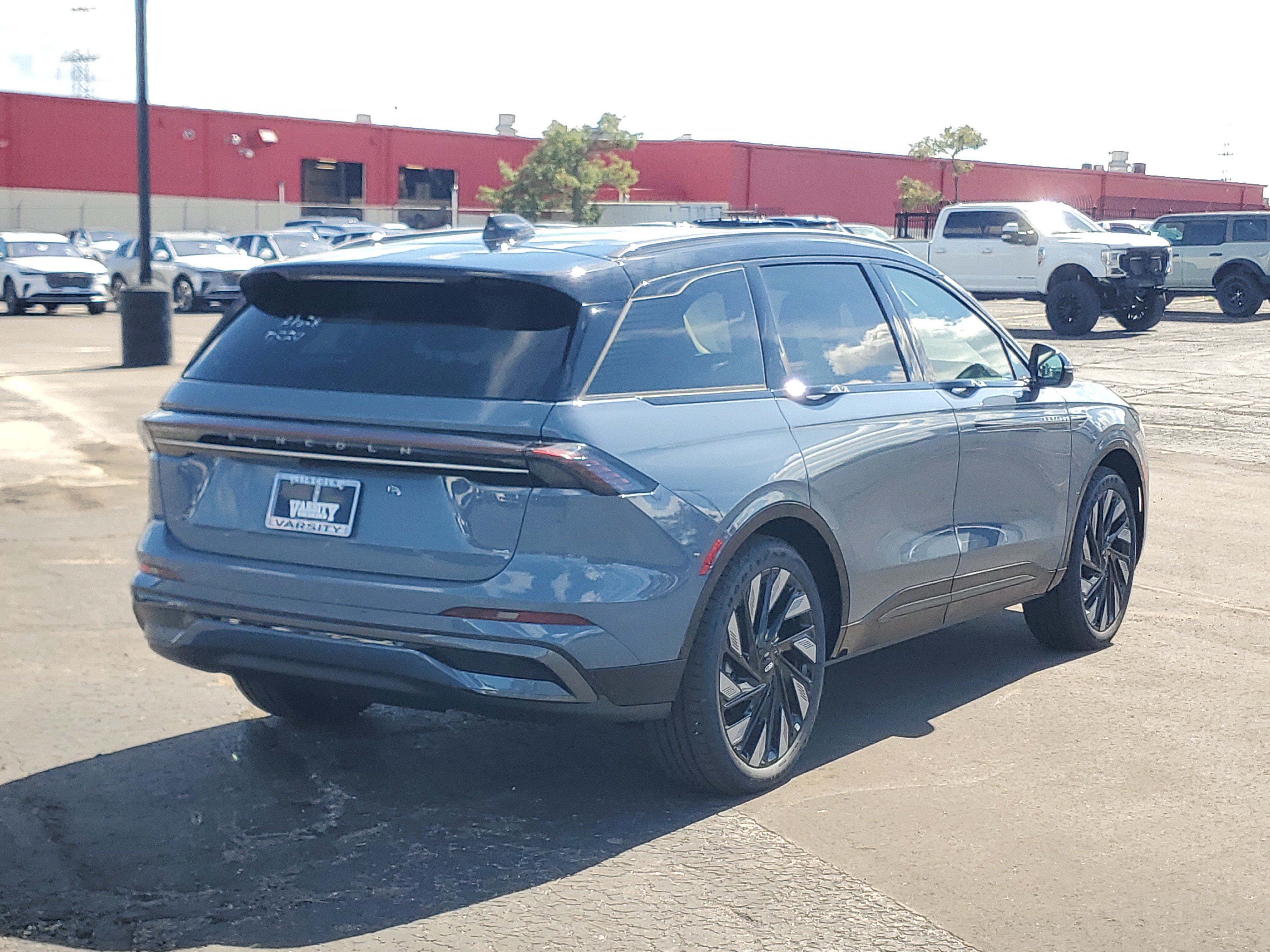 New 2026 Lincoln Nautilus Reserve w/ Jet Appearance Package AWD/4WD image 4