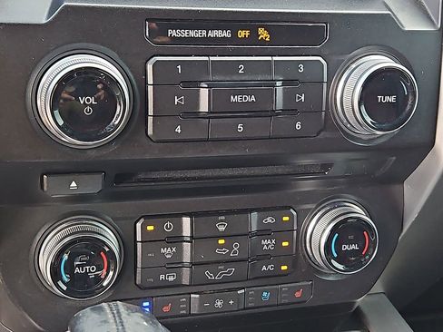 Used 2018 Ford F150 Platinum w/ Equipment Group 701A Luxury AWD/4WD image 28