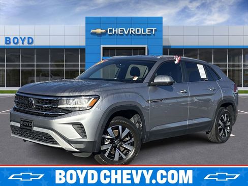 Used 2022 Volkswagen Atlas Cross Sport SE image 1